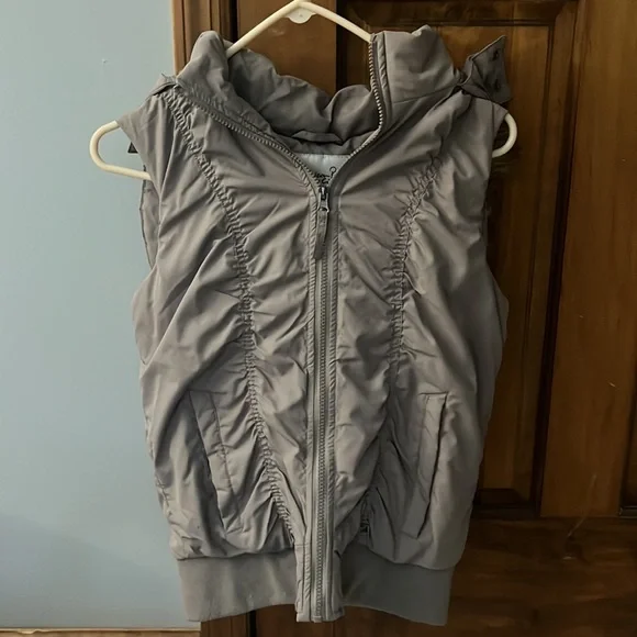 American Rag Cute Fall Vest - Picture 2 of 2